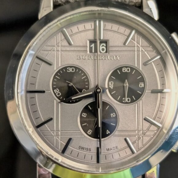 Burberry Designer Watch 1756 - Picture 1 of 4